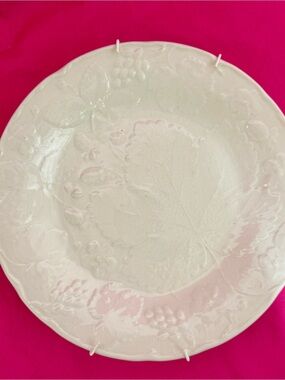 White Embossed Leaf Ceramic Serving Bowl - Home Dining